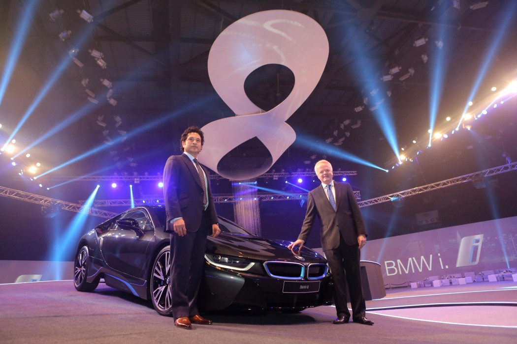 Mr. Sachin Tendulkar and Mr. Philipp von Sahr, President, BMW Group India with the BMW i8 (1)