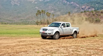 2013 Tata Xenon – Photo Gallery