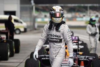 F1 Malaysian GP Qualifying Race Report: Hamilton dominates to take 40th pole