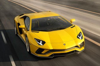 2017 Lamborghini Aventador S Coupe unveiled